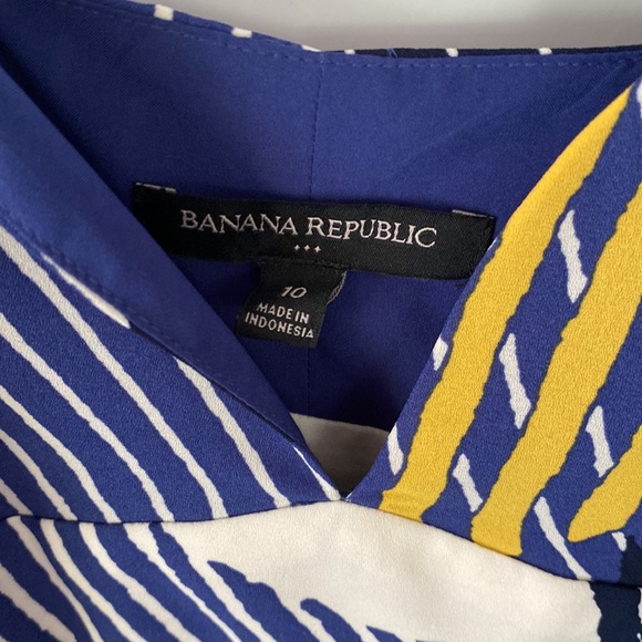 Banana republic empire colourful dress with flattering cleavage - Picture 2 of 5